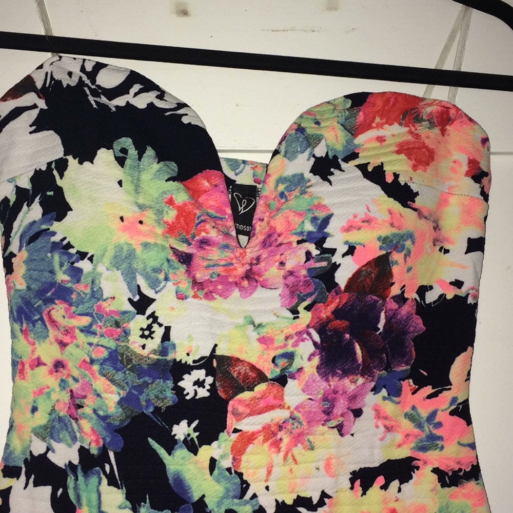 Strapless Windsor Medium Floral V Neck Mini Dress